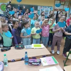 Uczniowie klas pierwszej, drugiej i trzeciej.