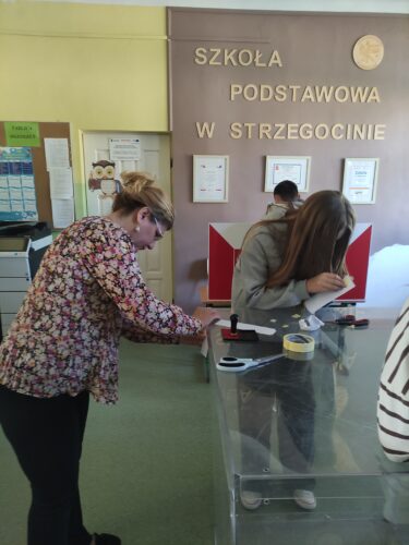 Opieczętowana urna czeka na głosy
